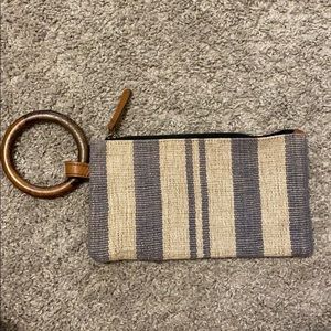 Burlap wristlet